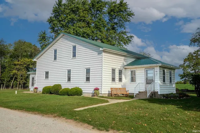 $325,000 | 4720 Highway 5, Shipshewana, IN 46565