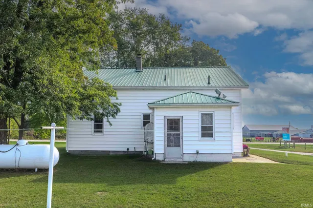 $325,000 | 4720 Highway 5, Shipshewana, IN 46565