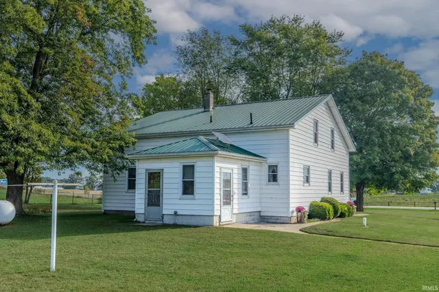 $325,000 | 4720 Highway 5, Shipshewana, IN 46565