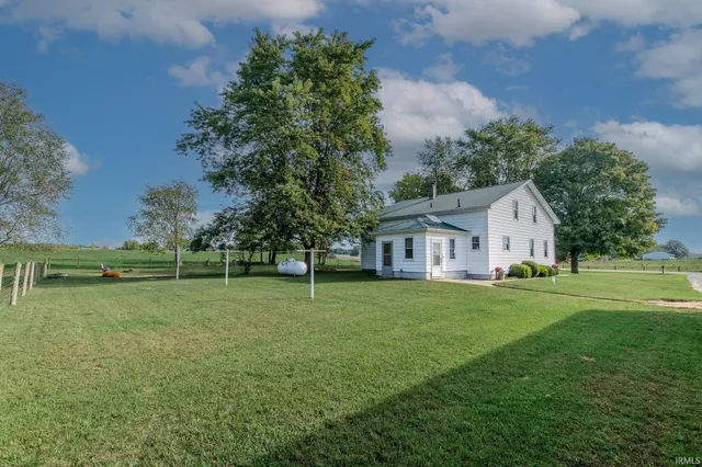 $325,000 | 4720 Highway 5, Shipshewana, IN 46565