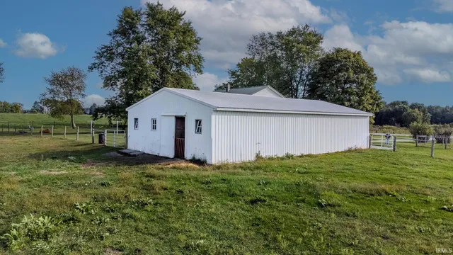 $325,000 | 4720 Highway 5, Shipshewana, IN 46565