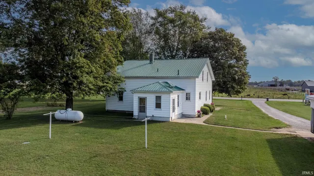 $325,000 | 4720 Highway 5, Shipshewana, IN 46565