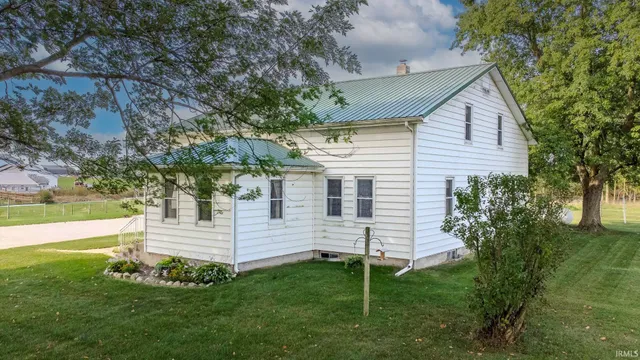 $325,000 | 4720 Highway 5, Shipshewana, IN 46565