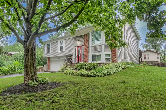 $364,900 | 220 Falconridge Way, Bolingbrook, IL 60440