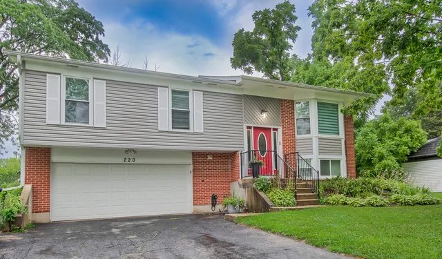 $364,900 | 220 Falconridge Way, Bolingbrook, IL 60440