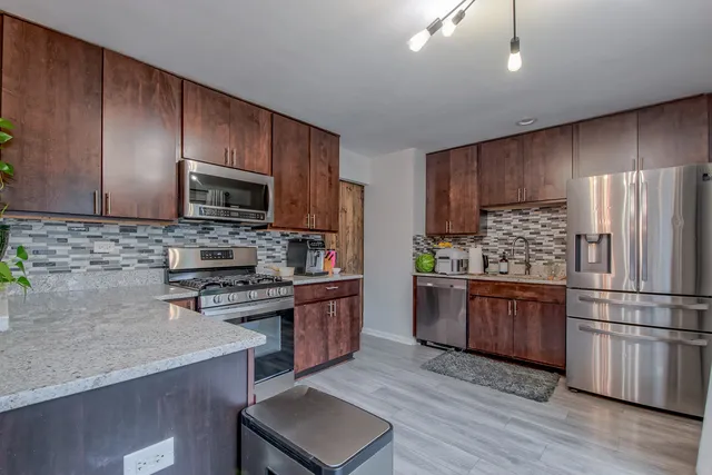 $364,900 | 220 Falconridge Way, Bolingbrook, IL 60440