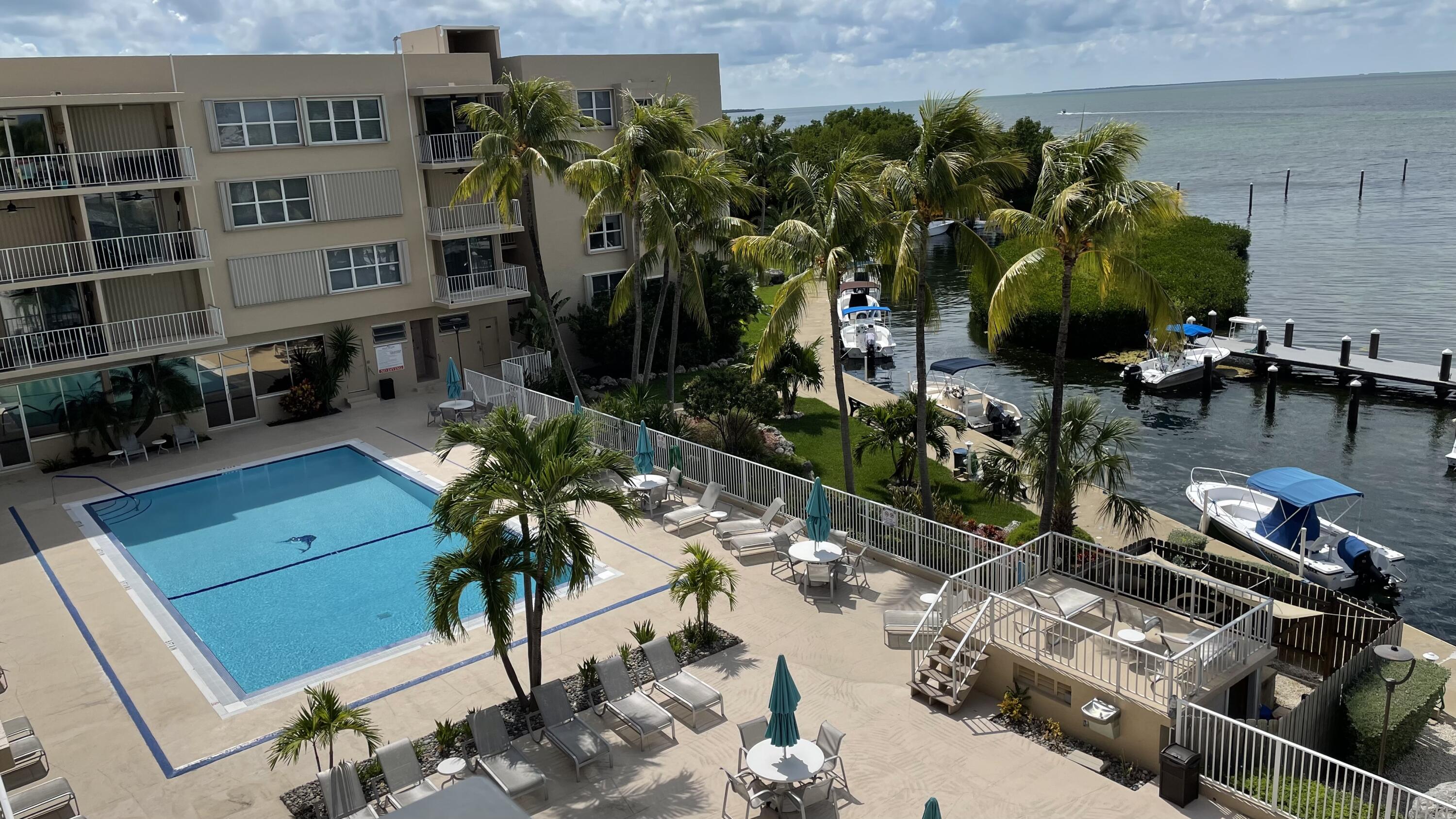 88500 Overseas Highway, Unit 413 Islamorada, FL 33036 - Photo 3 of 25 a vase of flowers sitting on a table