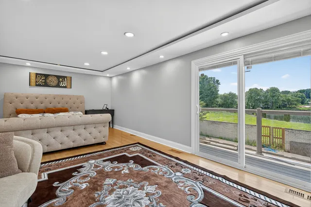 a view of a livingroom with furniture