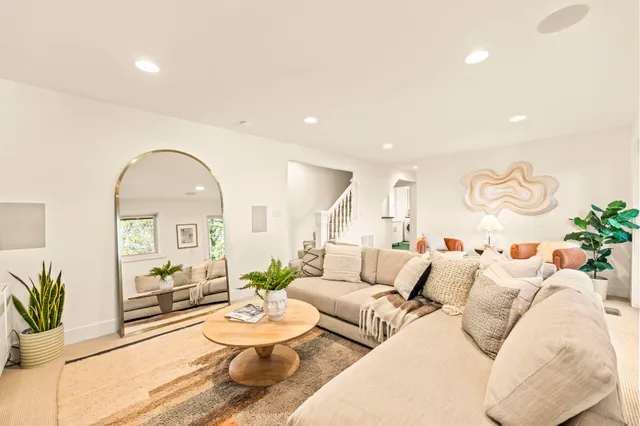 $1,095,000 | 6688 Colton Boulevard, Oakland, CA 94611