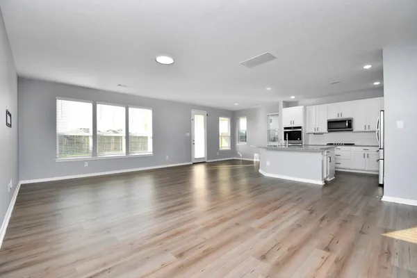 $2,400 | 6738 Beck Canyon Drive, Houston, TX 77084