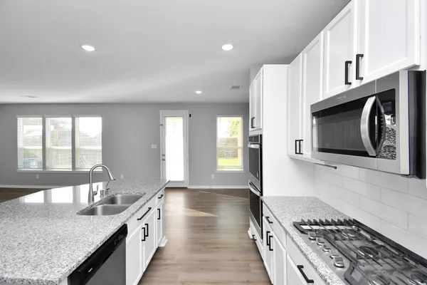 $2,400 | 6738 Beck Canyon Drive, Houston, TX 77084