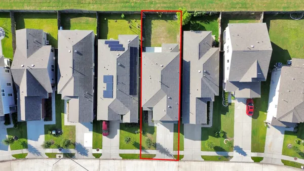 $2,400 | 6738 Beck Canyon Drive, Houston, TX 77084