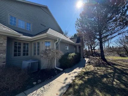 $450,000 | N21W24305 Cumberland Drive, Unit 38N, Pewaukee, WI 53072-5824