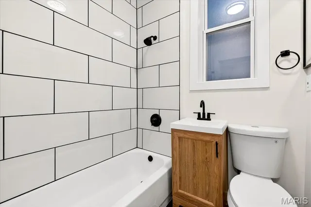 $1,495 | 4045 Russell Boulevard, Unit 1, St. Louis, MO 63110