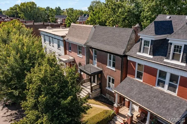 $1,495 | 4045 Russell Boulevard, Unit 1, St. Louis, MO 63110