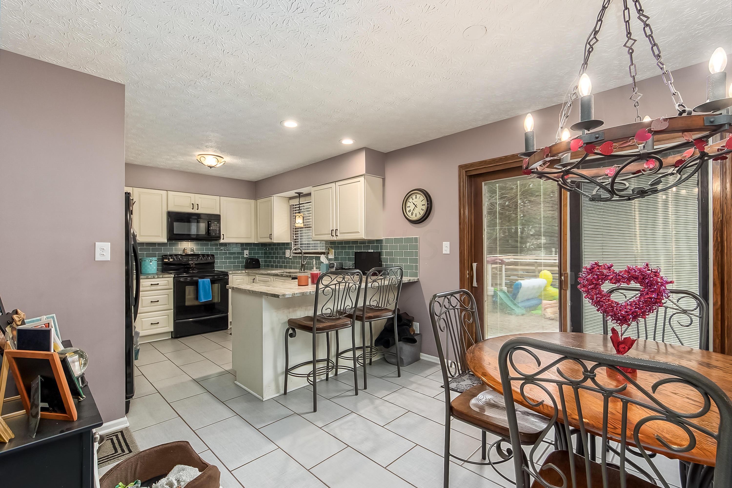 826 Riva Ridge Boulevard Columbus, OH 43230 - Photo 4 of 21 Gallery Image 4