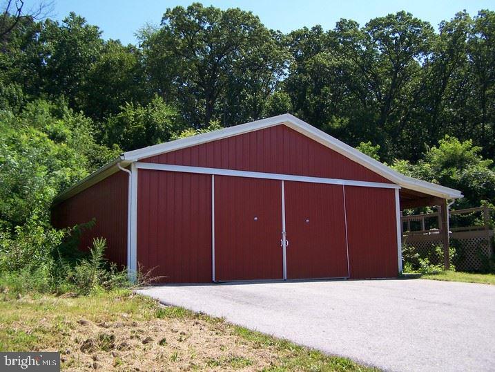 1147 Lake Road Spring Grove, PA 17362 - Photo 3 of 18 Gallery Image 3