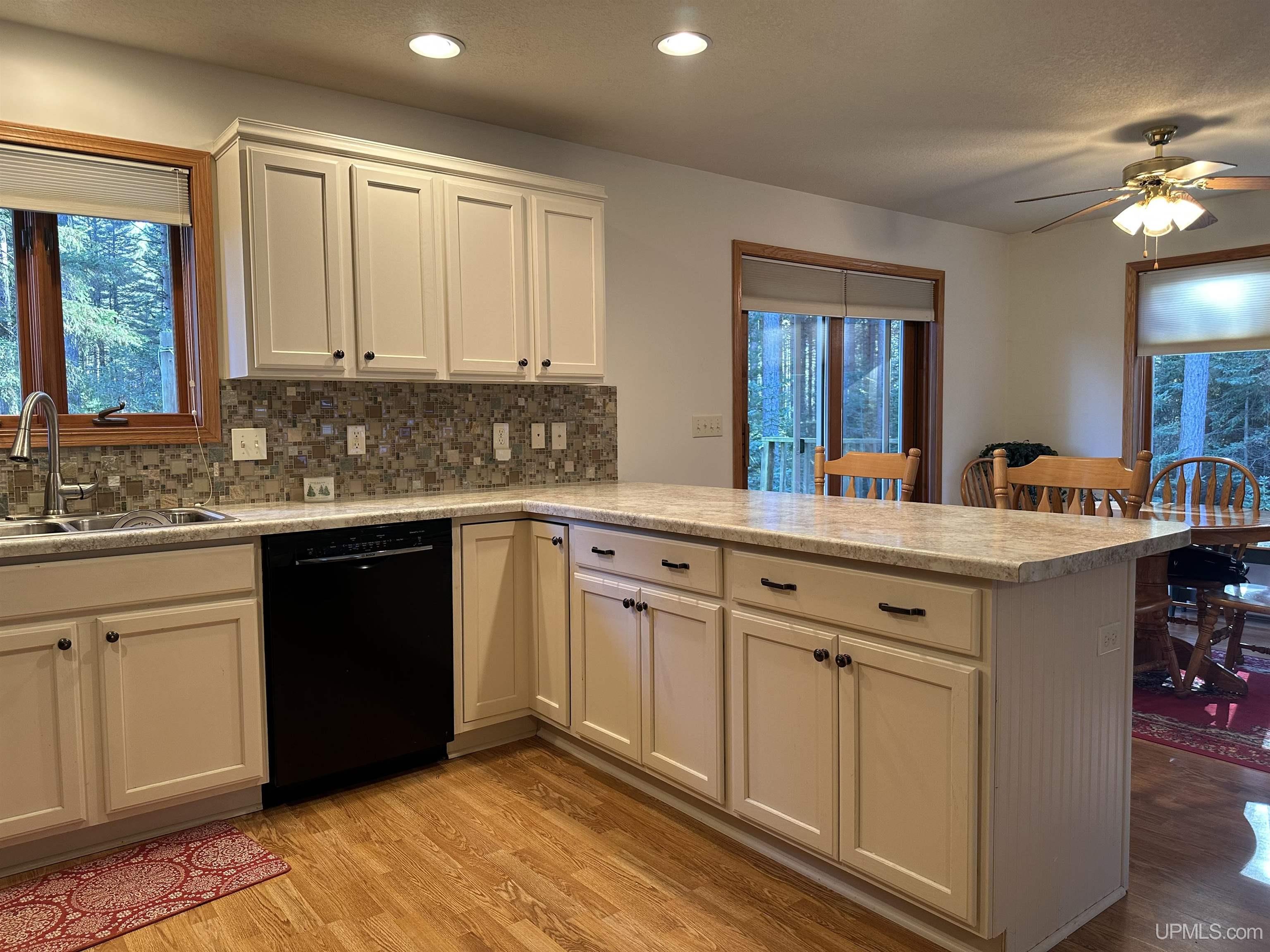 5047 17th Road Escanaba, MI 49829 - Photo 3 of 44