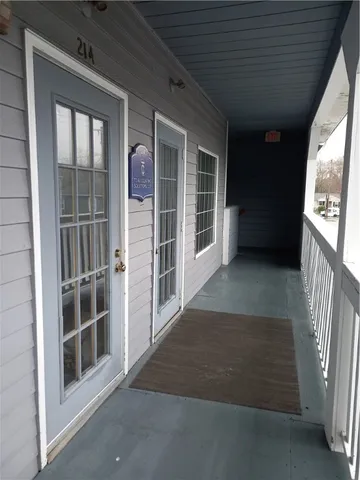 $1,600 | 5835 Post Road, East Greenwich, RI 02818