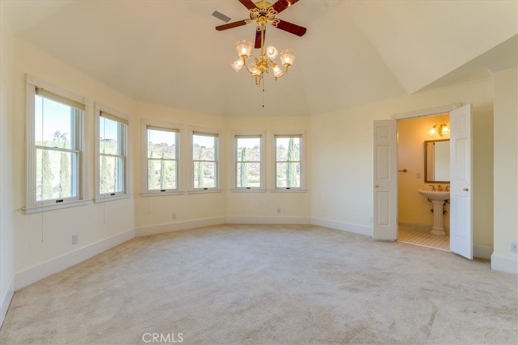 1655 Barley Grain Road Paso Robles, CA 93446 - Photo 30 of 62 Upstairs En Suite Guest room