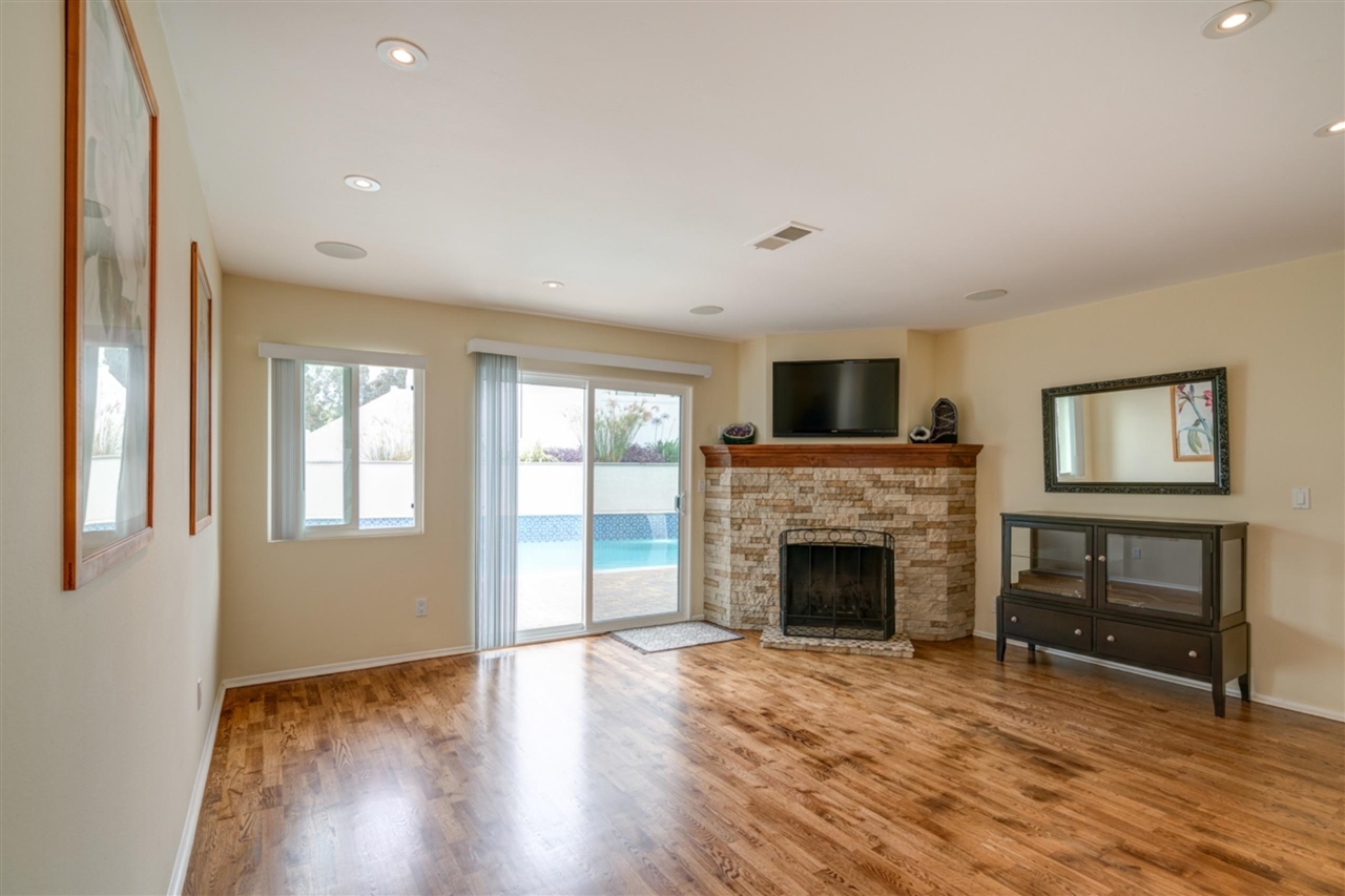 3530 Ridgecrest Drive Carlsbad, CA 92008 - Photo 11 of 25 Gallery Image 11