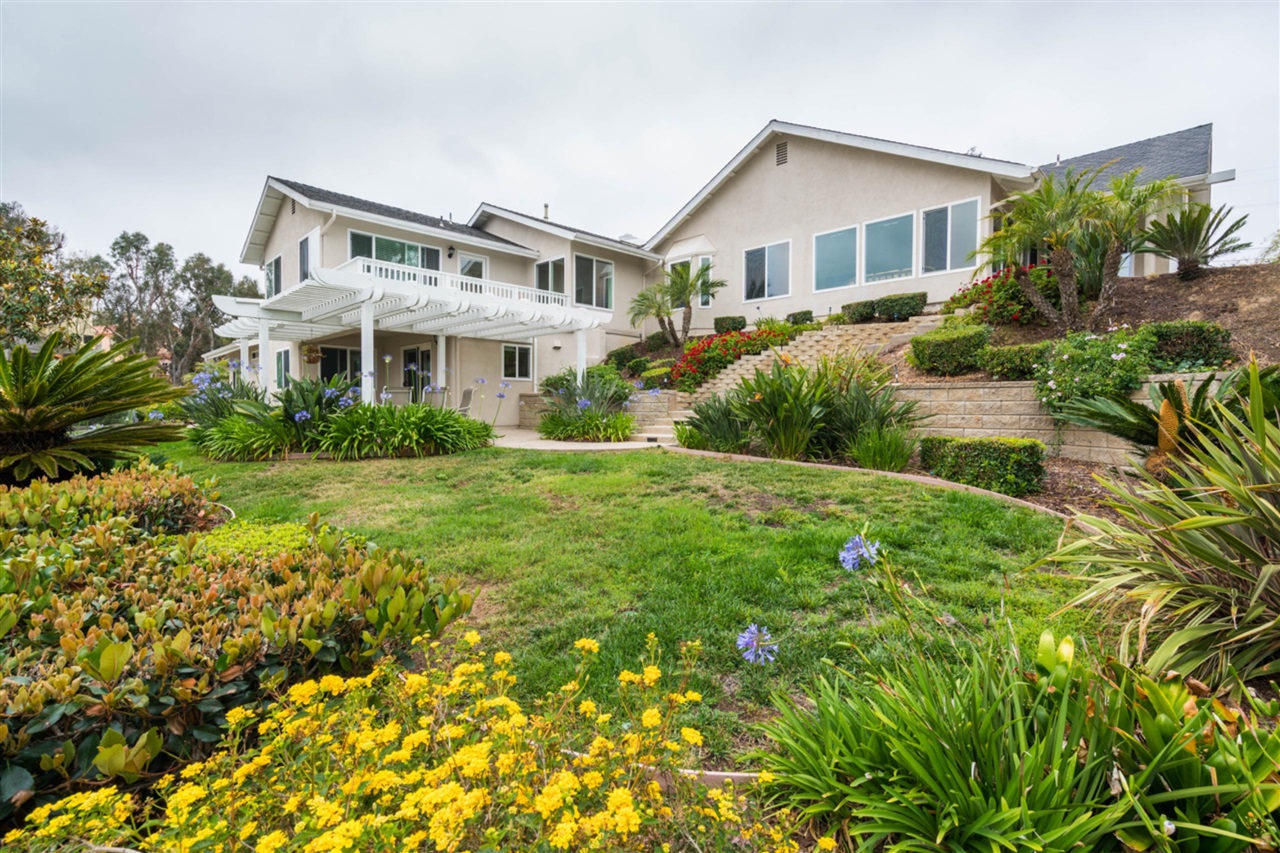 3530 Ridgecrest Drive Carlsbad, CA 92008 - Photo 4 of 25 Gallery Image 4