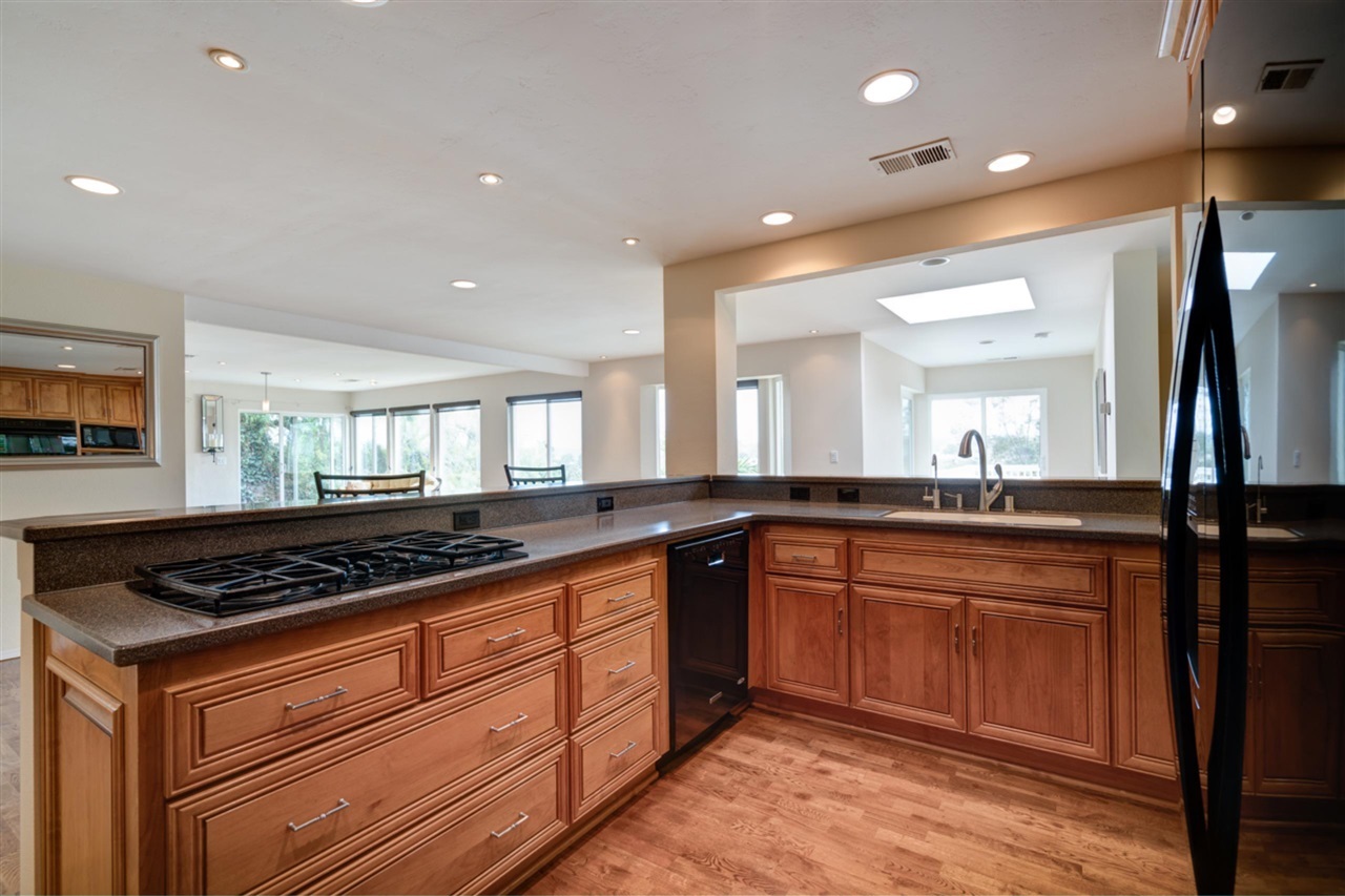 3530 Ridgecrest Drive Carlsbad, CA 92008 - Photo 9 of 25 Gallery Image 9