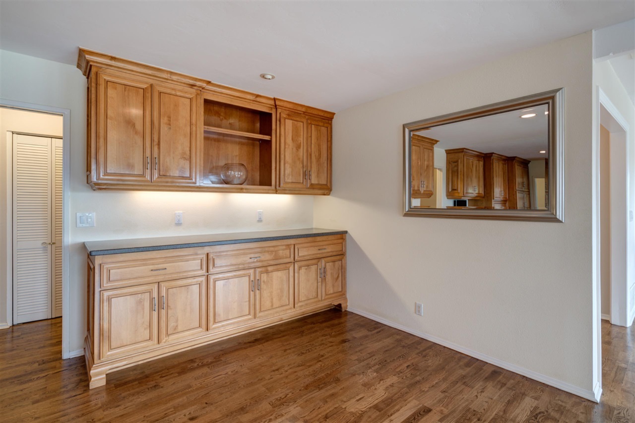 3530 Ridgecrest Drive Carlsbad, CA 92008 - Photo 10 of 25 Gallery Image 10