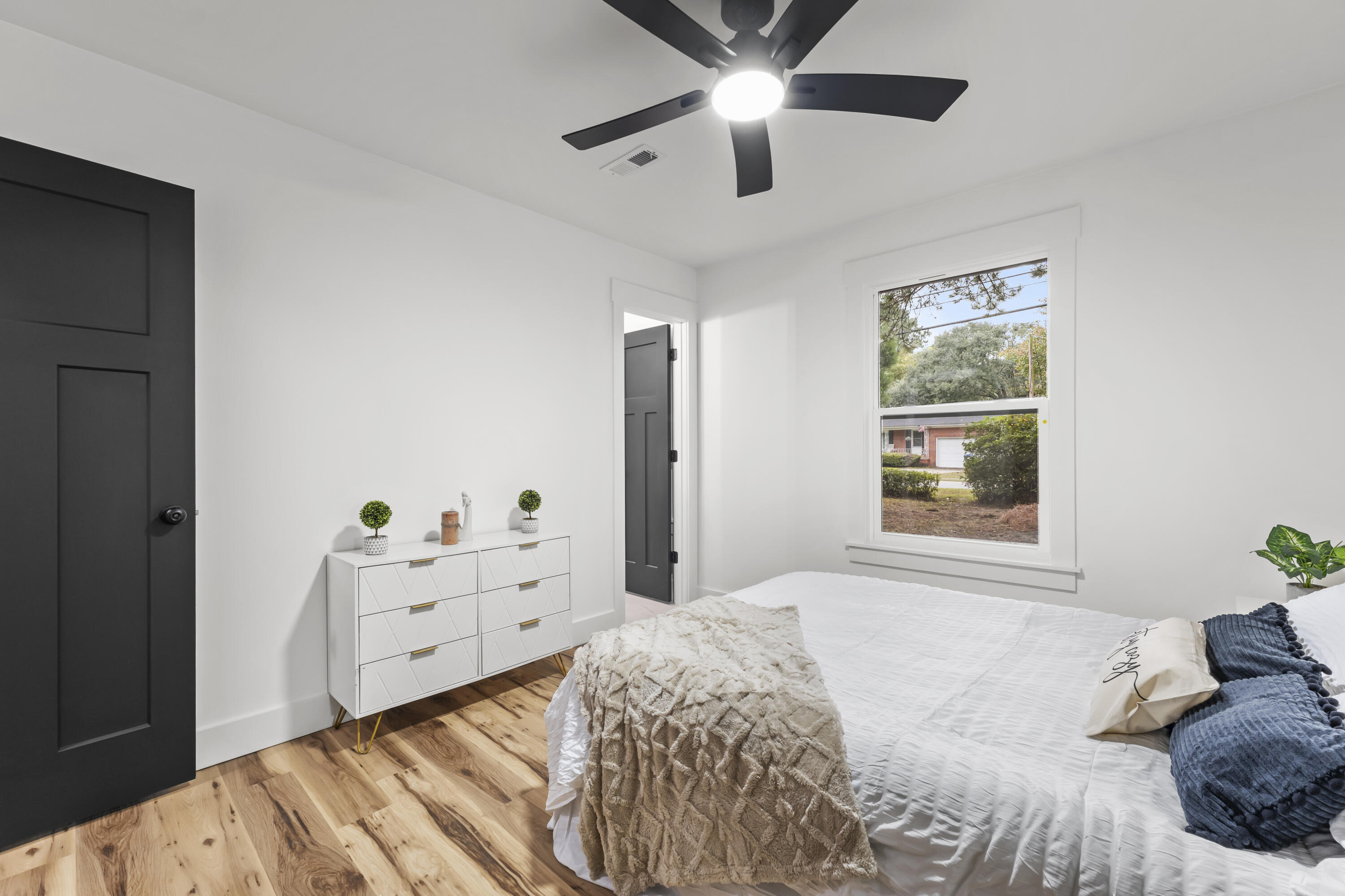 403 Bryan Street Summerville, SC 29483 - Photo 13 of 28 P1075108