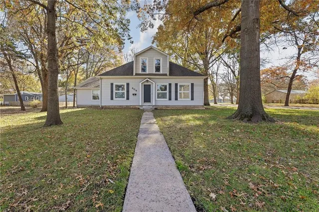$350,000 | 804 East 10th Street, Ottawa, KS 66067