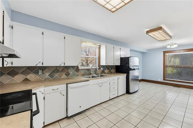 $350,000 | 804 East 10th Street, Ottawa, KS 66067