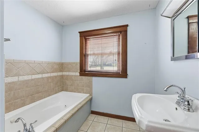 $350,000 | 804 East 10th Street, Ottawa, KS 66067