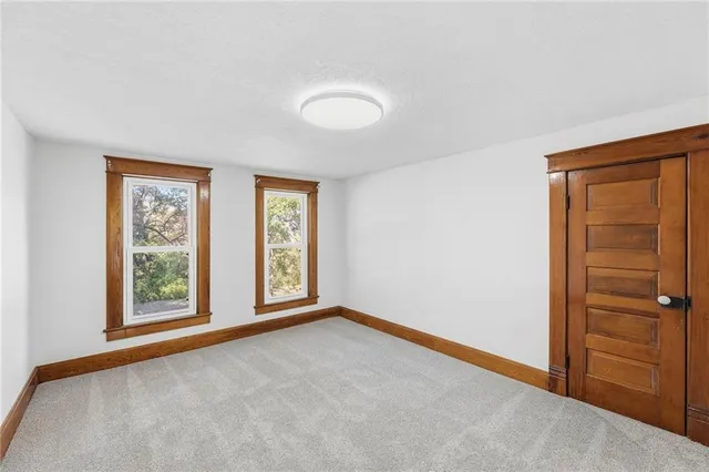 $350,000 | 804 East 10th Street, Ottawa, KS 66067