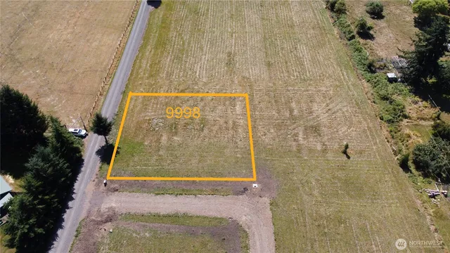 an aerial view of a tennis ground