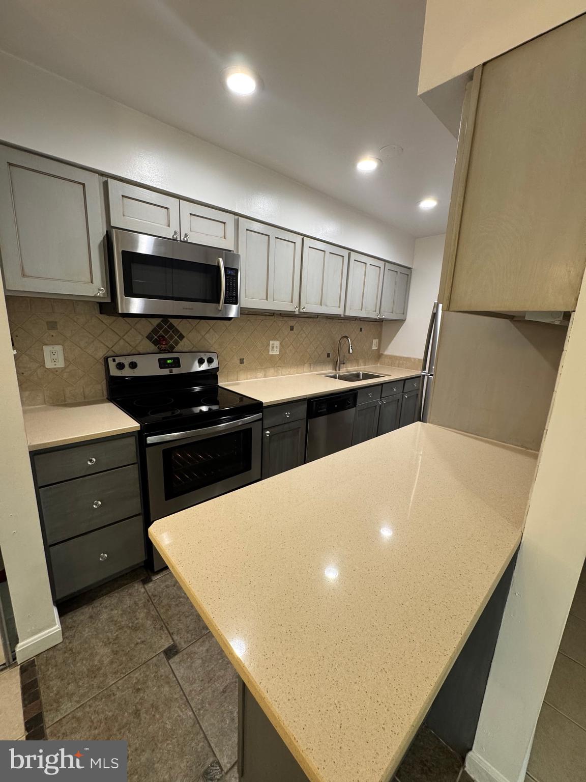 8353 Dunham Court, Unit 640 Springfield, VA 22152 - Photo 3 of 8