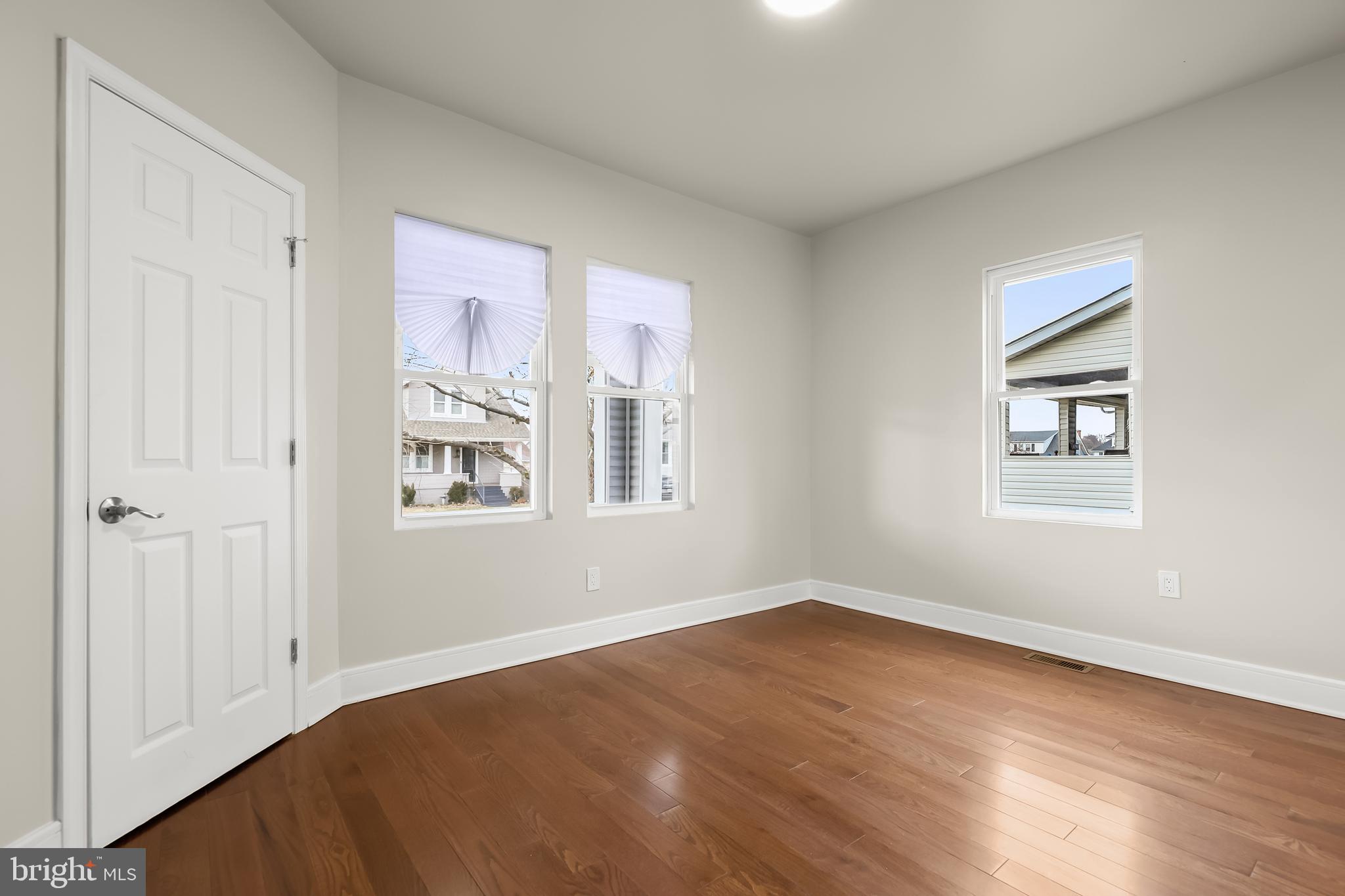 5403 Hamlet Avenue Baltimore, MD 21214 - Photo 12 of 57 Main floor bonus room/ office