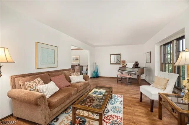 $749,000 | 33 John Drive, Annandale, NJ 08801