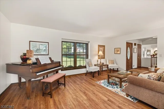 $749,000 | 33 John Drive, Annandale, NJ 08801