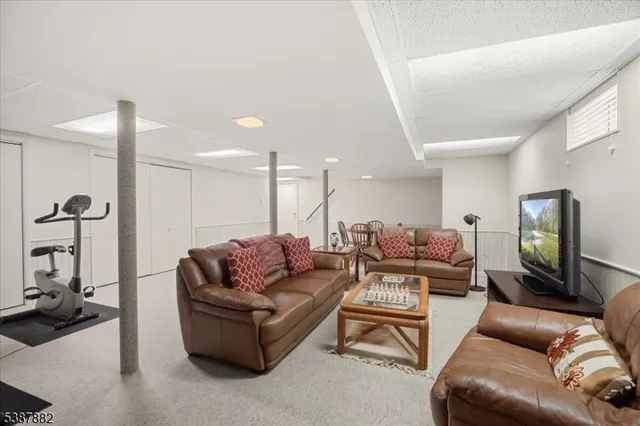 $749,000 | 33 John Drive, Annandale, NJ 08801