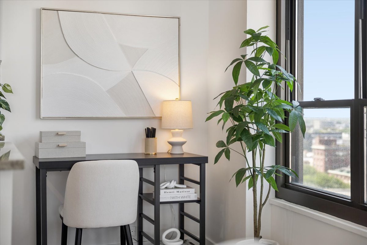 2930 North Sheridan Road, Unit 1507 Chicago, IL 60657 - Photo 15 of 34 Gallery Image 15