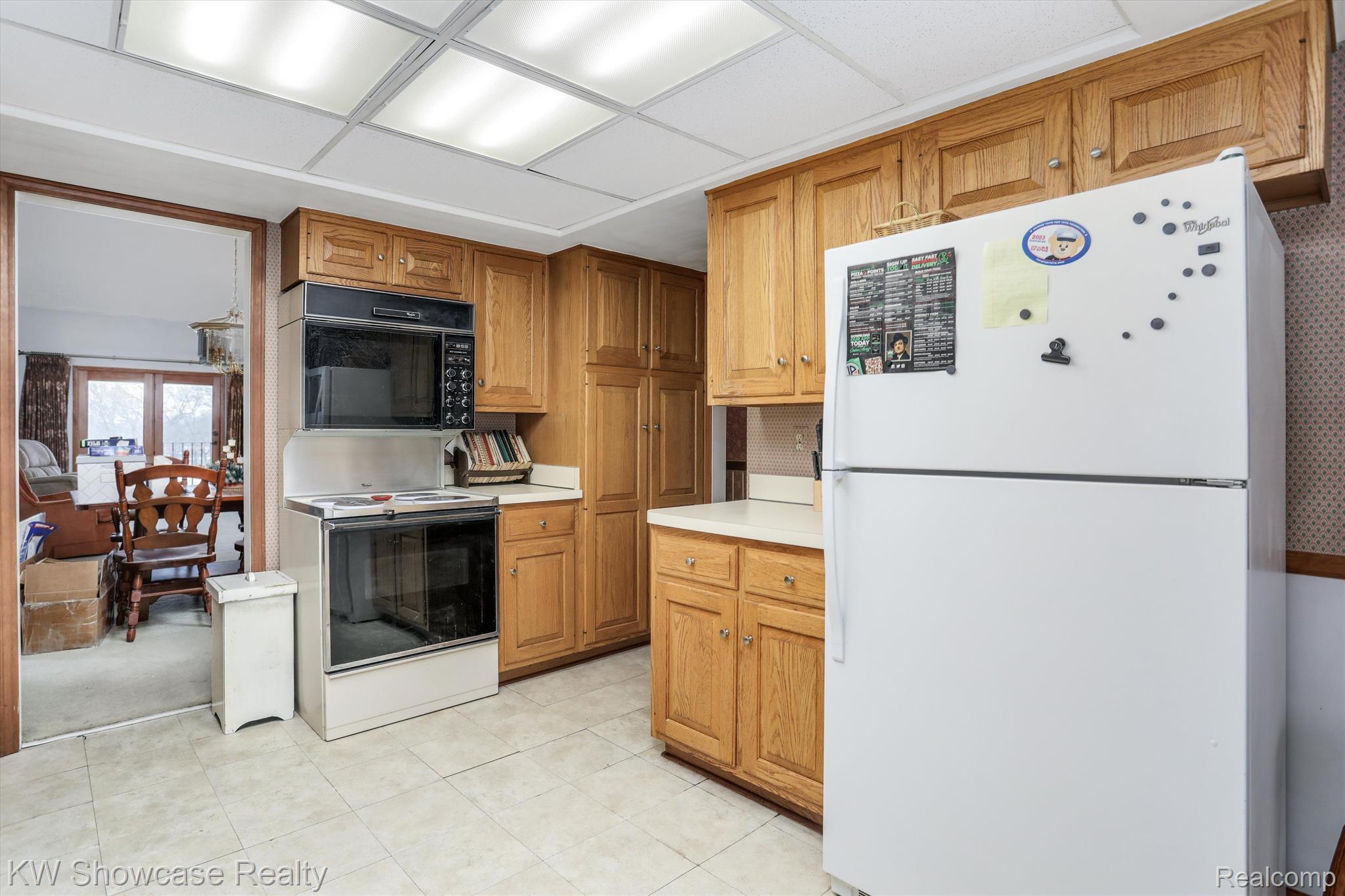 882 GreenView Court Rochester, MI 48307 - Photo 9 of 44