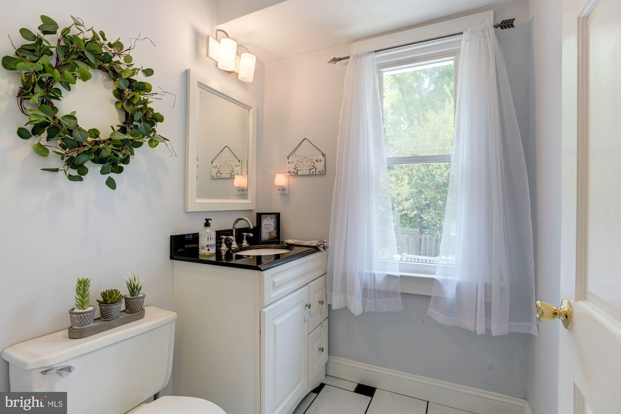 332 Ridge Avenue Towson, MD 21286 - Photo 11 of 32 Powder Room