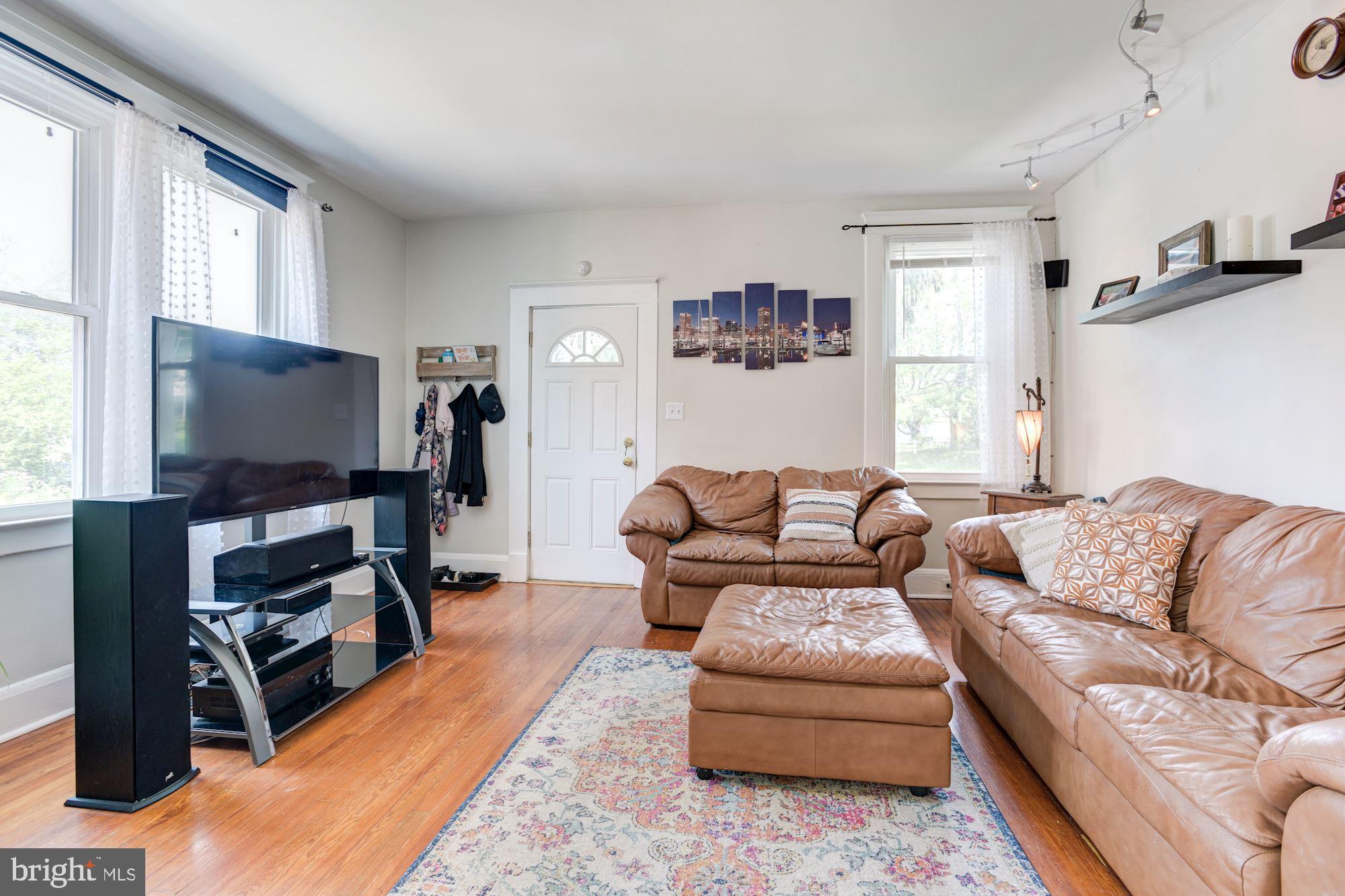 332 Ridge Avenue Towson, MD 21286 - Photo 6 of 32 Living Room