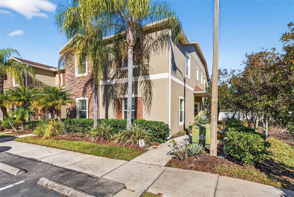 31253 Claridge Place Wesley Chapel, FL 33543 - Photo 2 of 37