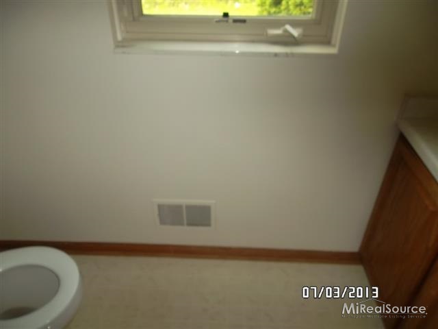 5483 Roberts Road Marine City, MI 48039 - Photo 7 of 16 31155380-6.JPG