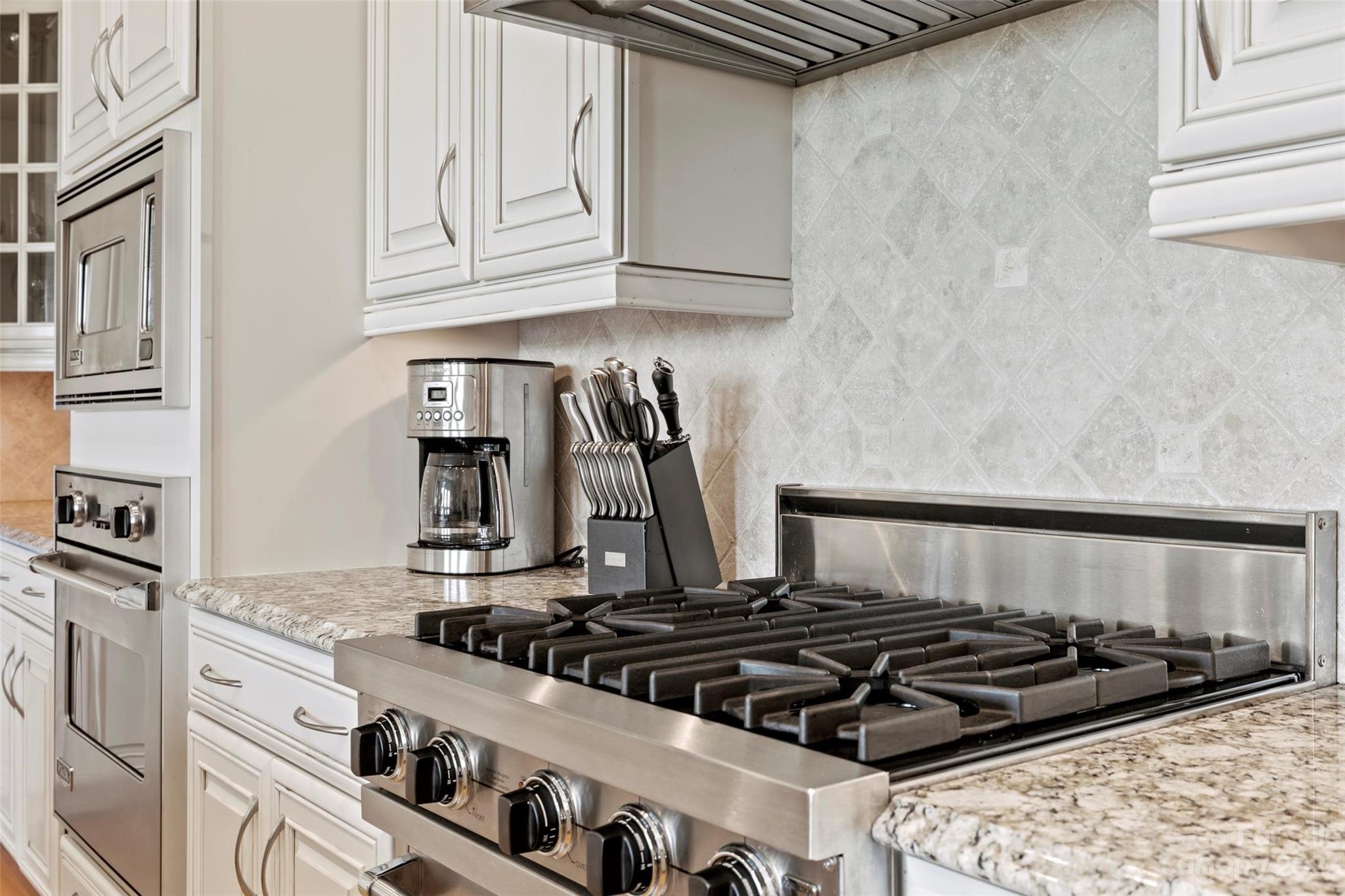 2823 Providence Road, Unit 174 Charlotte, NC 28211 - Photo 18 of 38 a close view of a stove top oven sitting inside of a kitchen