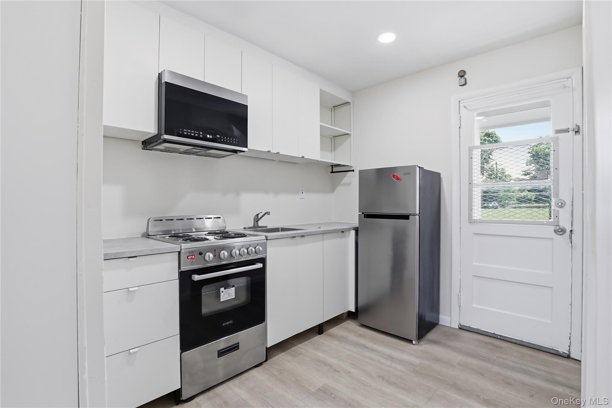 36 South Middletown Road, Unit 4 Pearl River, NY 10965 - Photo 4 of 5