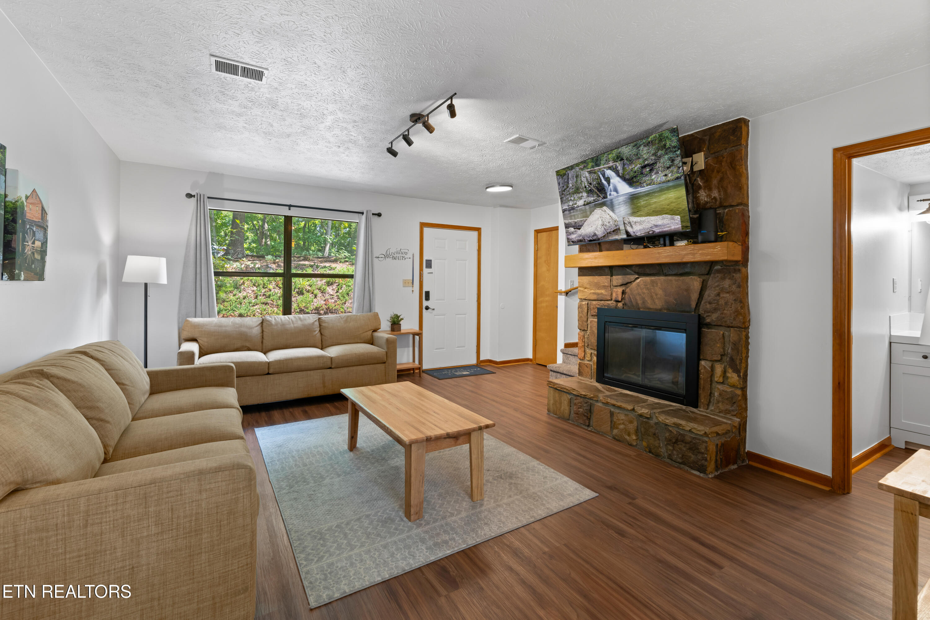 3729 Plaza Way, Unit 141 Pigeon Forge, TN 37863 - Photo 3 of 21 Pinecrest Townhomes - 141-02