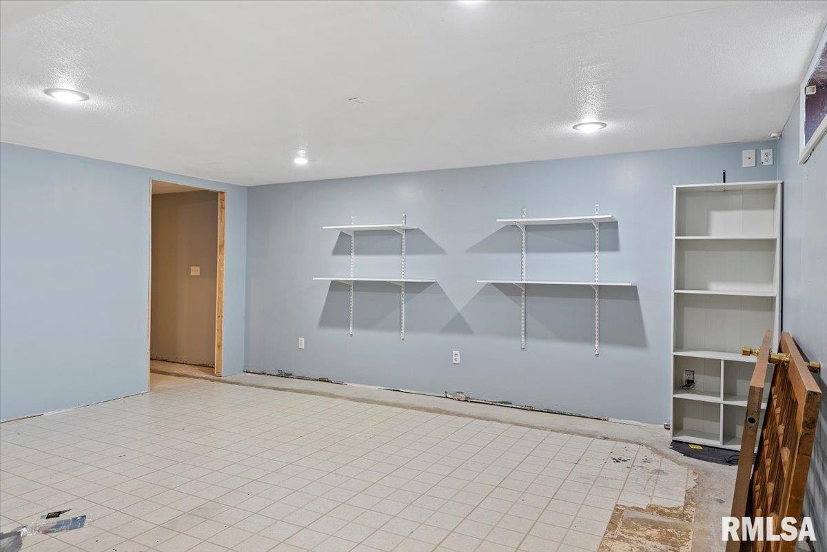 818 Kenyon Drive Springfield, IL 62704 - Photo 36 of 47 Gallery Image 36