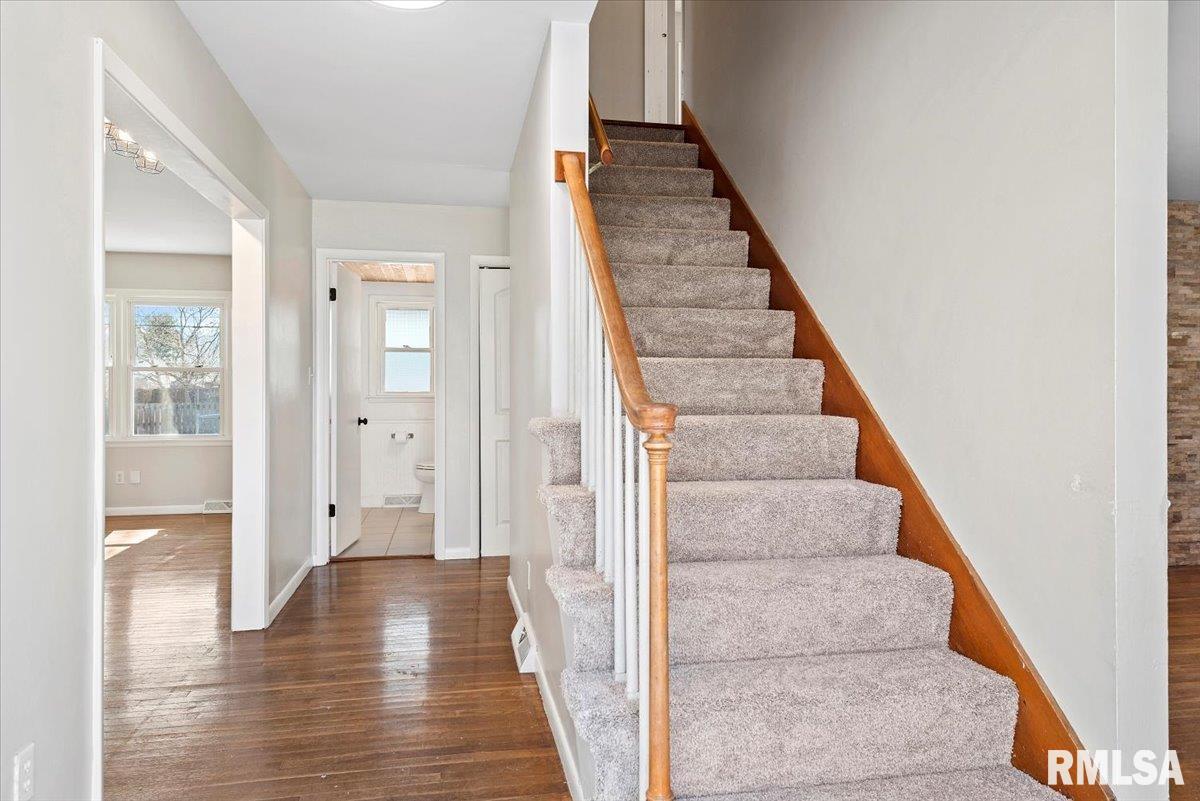 818 Kenyon Drive Springfield, IL 62704 - Photo 4 of 47 Gallery Image 4